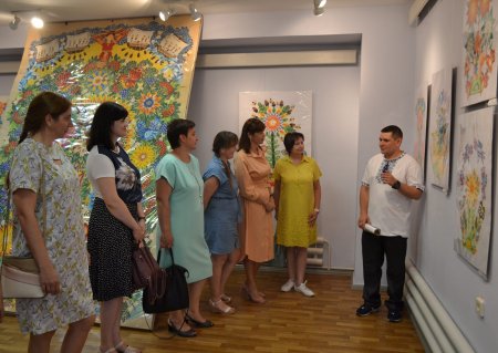 У Картинній галереї Наталії Юзефович відкрилася виставка робіт вихованців КМЦПО