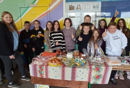 У Кременчуцькій гімназії №7 відбувся благодійний ярмарок на підтримку ЗСУ