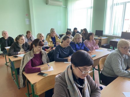 Педагоги, учні й навіть батьки освітніх закладів Кременчука писали Радіодиктант національної єдності