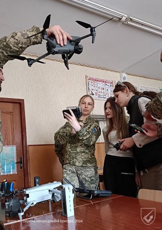 Військові з Кременчука долучаються до освітнього процесу в школах