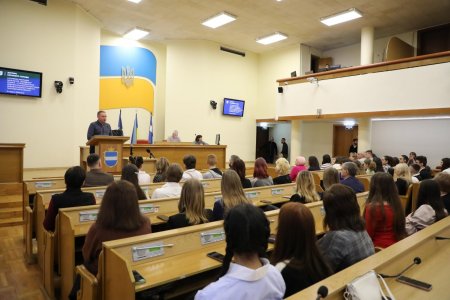 Зустріч міського голови Віталія Малецького з учнями закладів загальної середньої освіти –стипендіатами Кременчуцької міської ради.