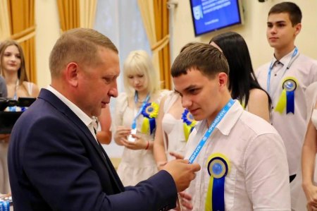 У Кременчуці відзначили 130 найкращих випускників 2026 року